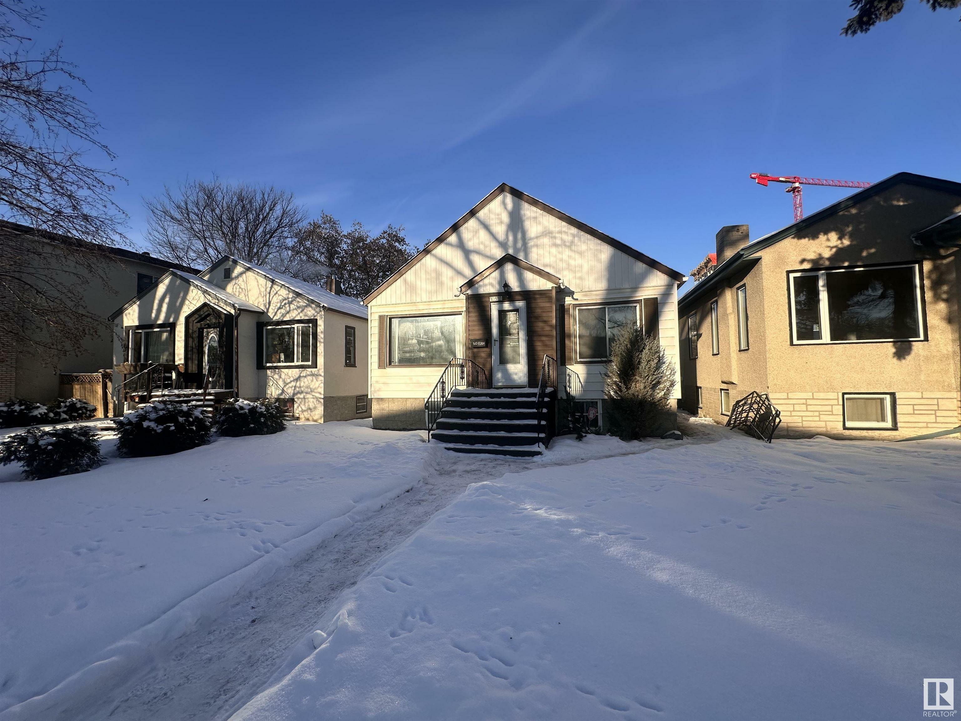 Photo de la propriété:  10510 79 Avenue NW  AB T6E 1R8 