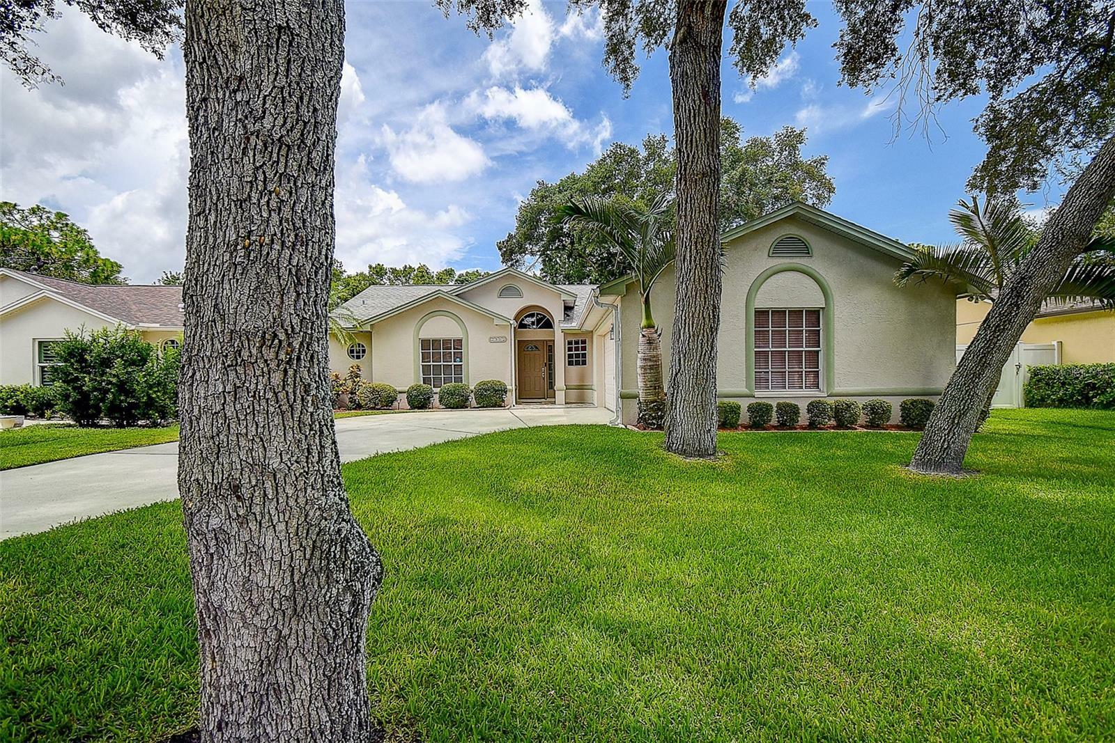 Property Photo:  2512 Southern Oak Circle  FL 33764 