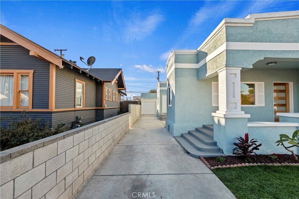 Property Photo:  1435 Pine Avenue  CA 90813 