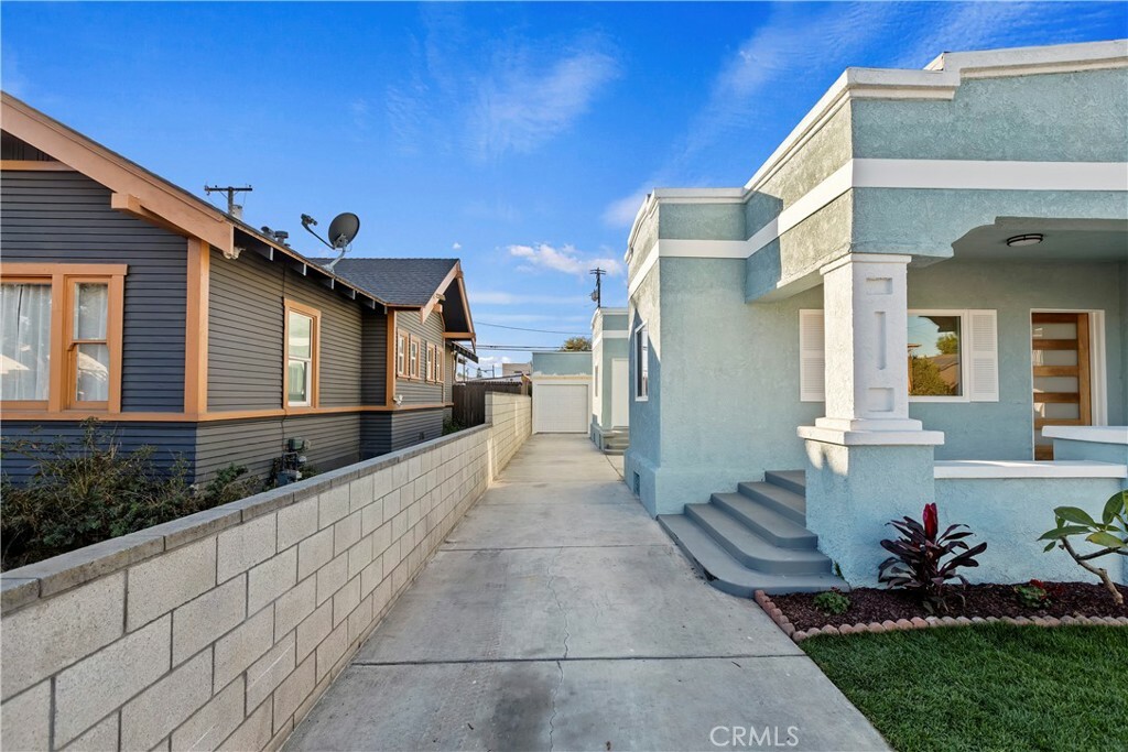 Property Photo:  1435 Pine Avenue  CA 90813 