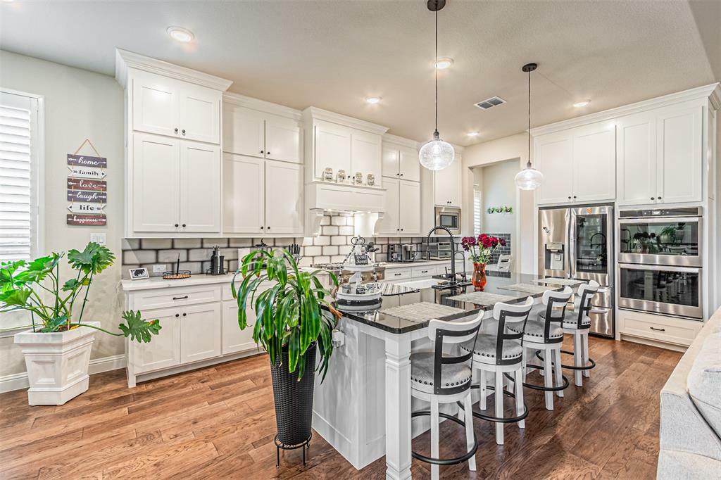 Property Photo: 1507 Viridian Park Lane TX 76005
