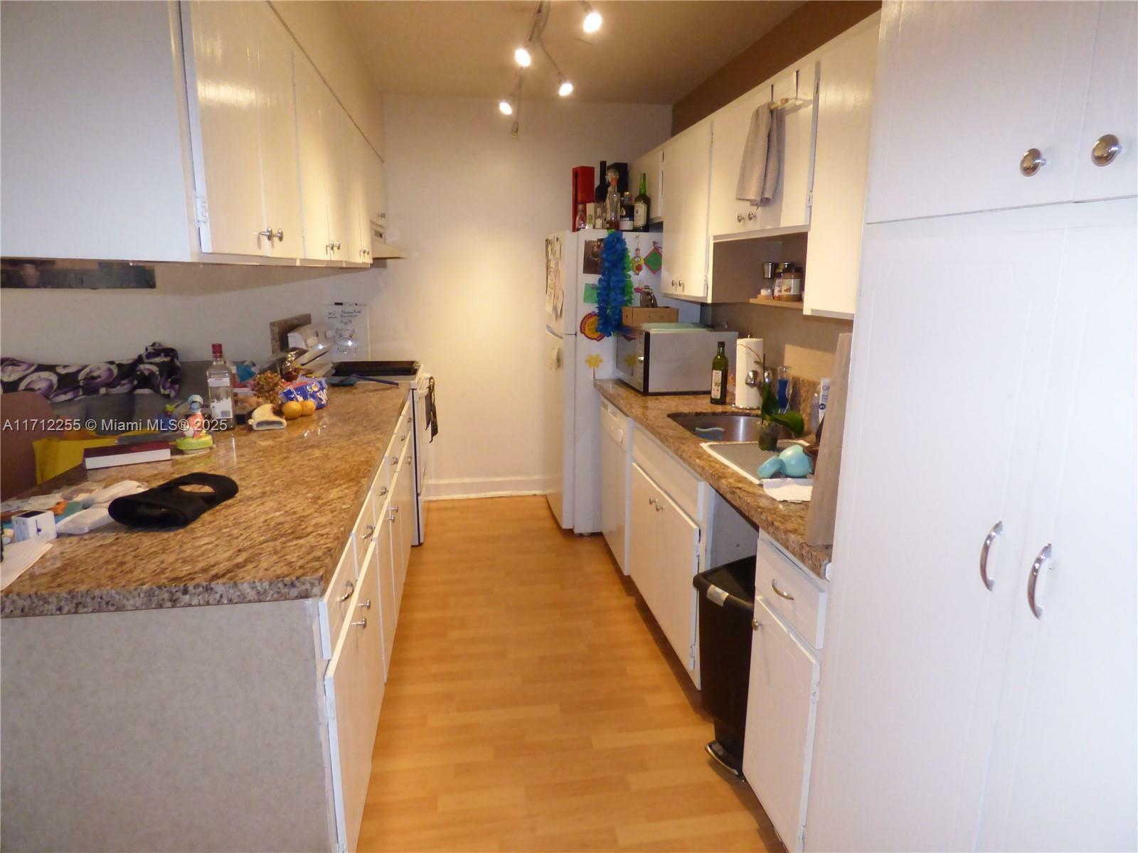 Property Photo:  1100 NE 9th Ave 305  FL 33304 