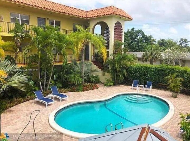 Property Photo:  1100 NE 9th Ave 305  FL 33304 