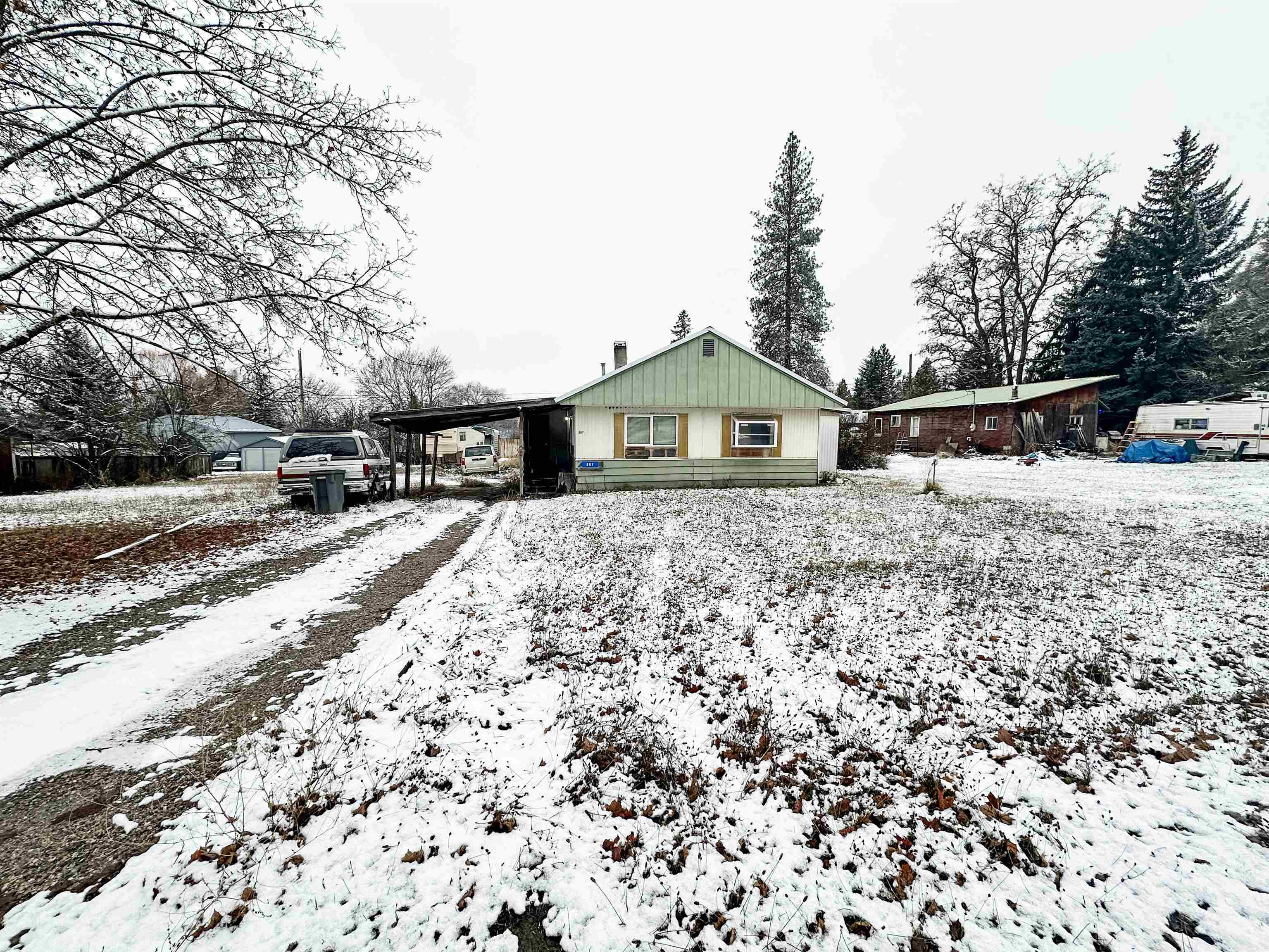 Property Photo:  807 W Jenkins Ave  WA 99109 