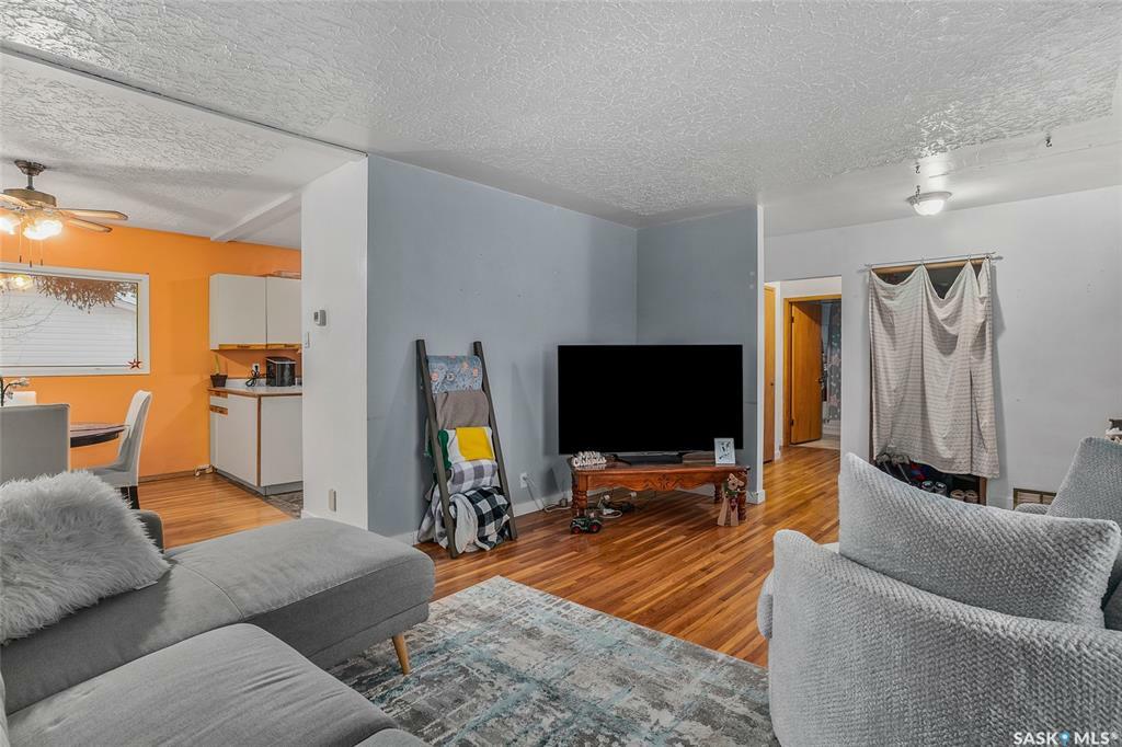 Property Photo:  2205 Broadway Avenue  SK S7J 0Y5 