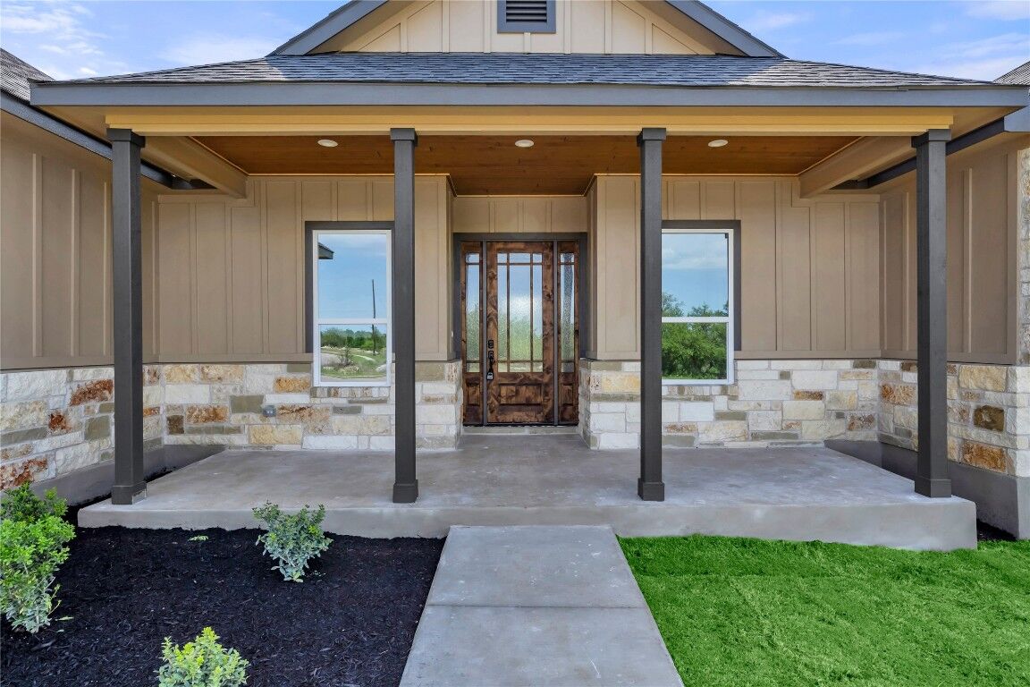 Property Photo:  2221 Park View Drive  TX 78654 