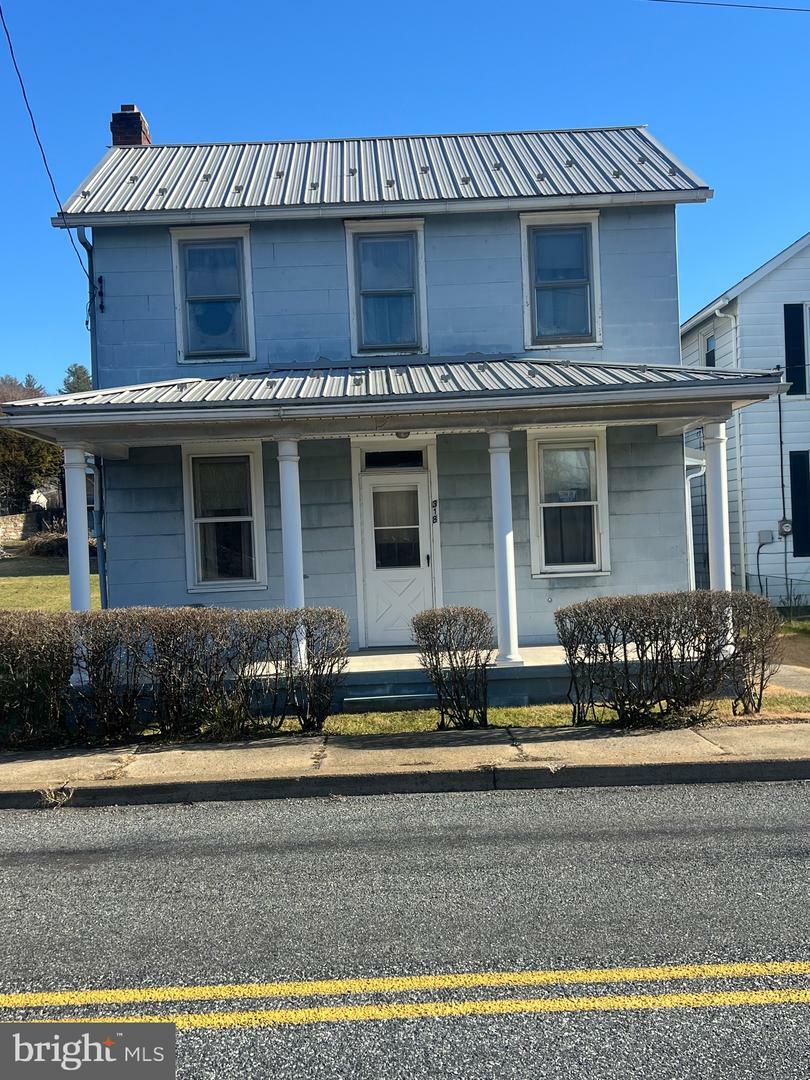 Property Photo:  318 E Railroad Avenue  PA 17960 