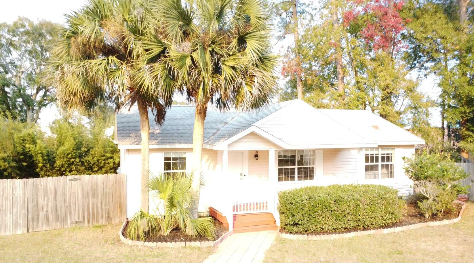 Property Photo: 19 Plantation Way FL 32459