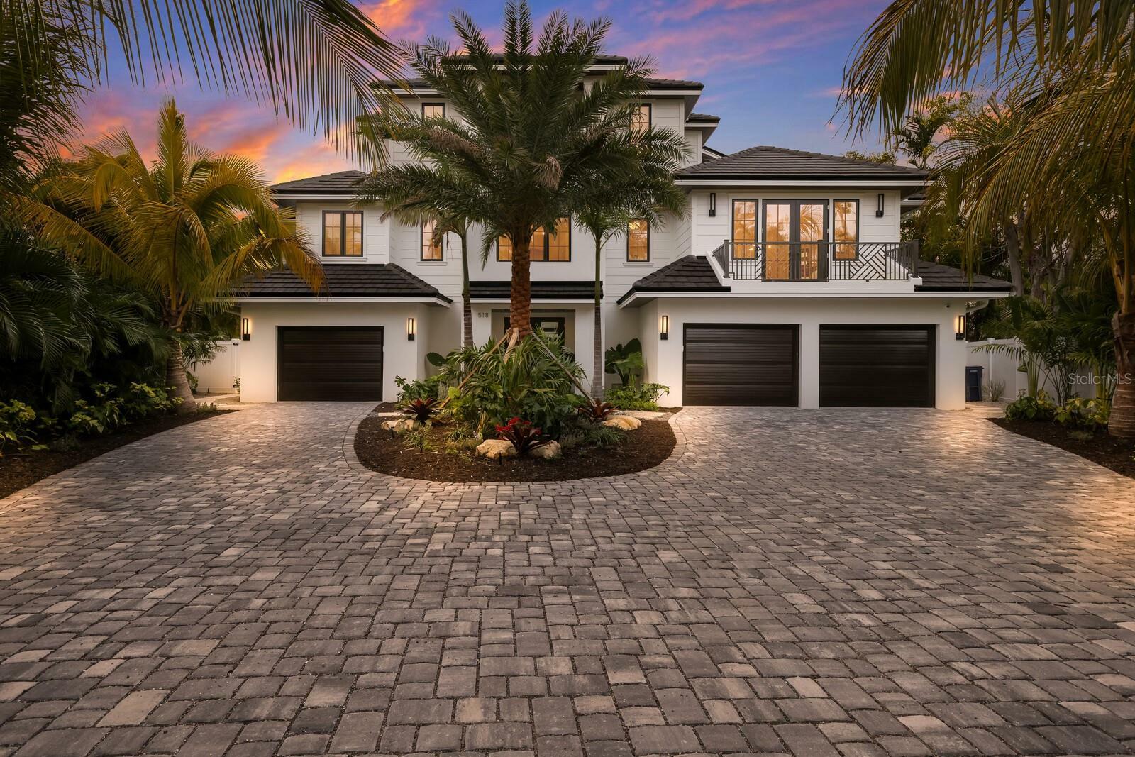 Property Photo: 518 Blue Heron Drive FL 34216