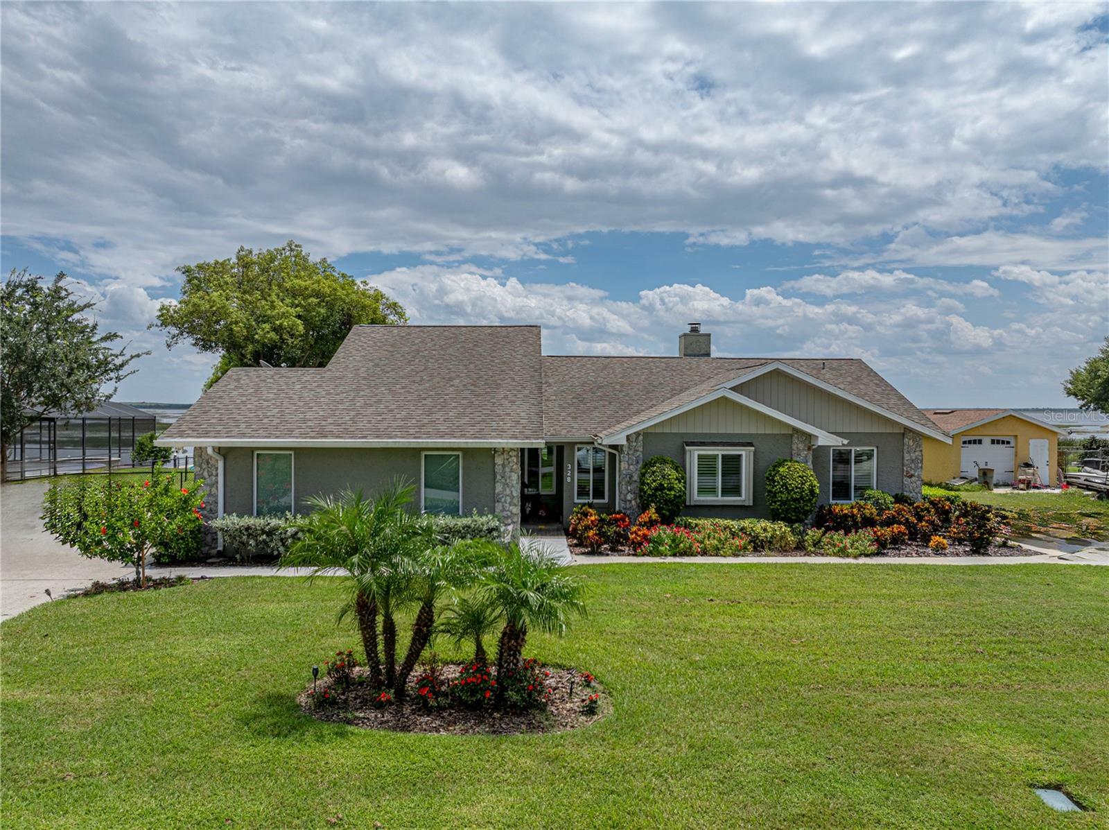 Property Photo:  328 Sunshine Drive  FL 33859 