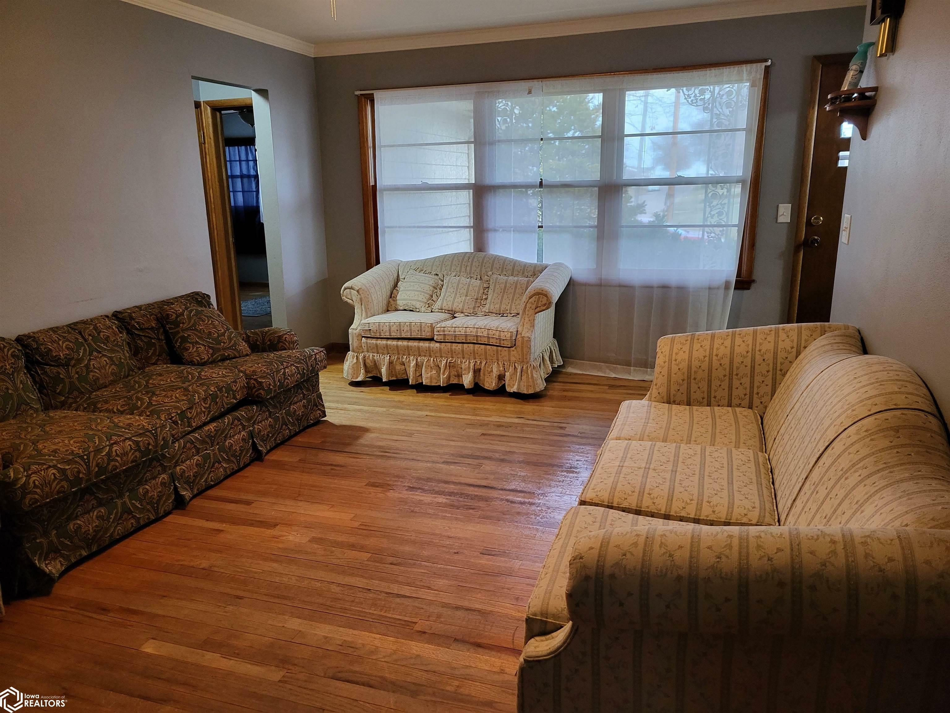 Property Photo:  501 S 15th Avenue  IA 50158 