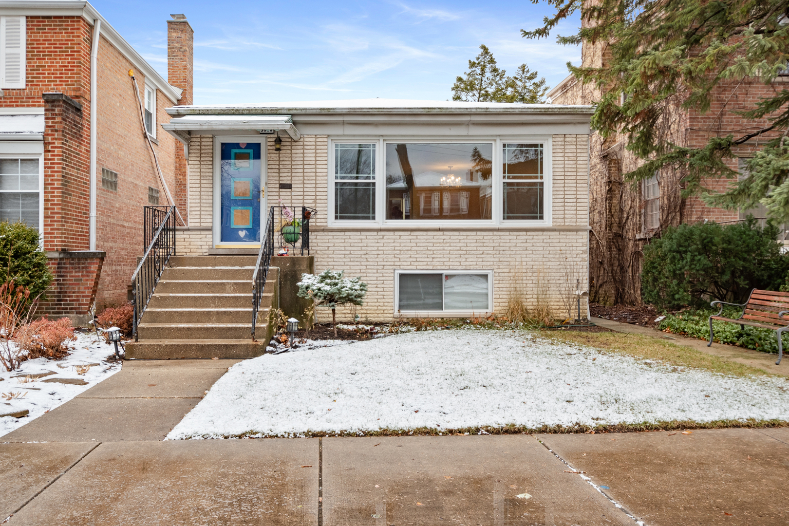 Property Photo:  3030 W Jarvis Avenue  IL 60645 