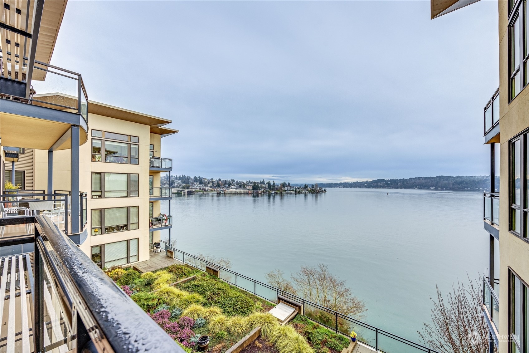 Property Photo:  400  Washington Avenue 307  WA 98337 