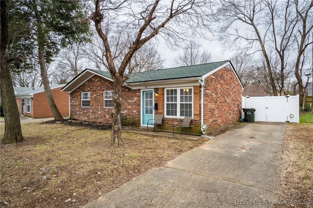 Property Photo:  721 Goyne Drive  IN 47130 