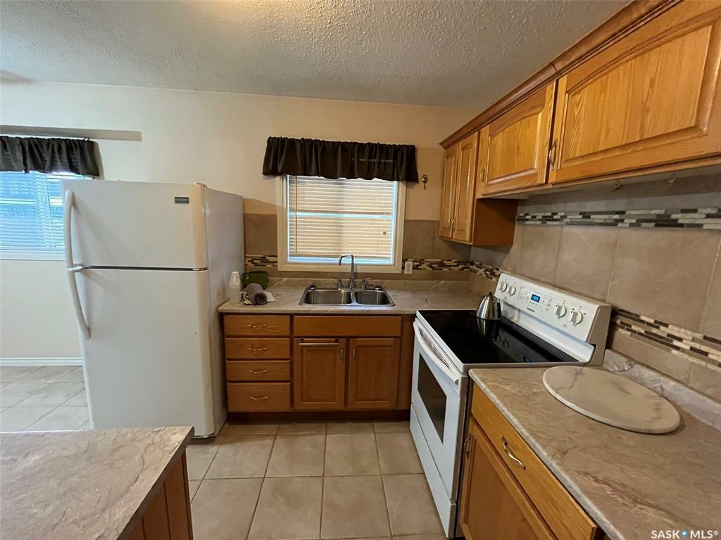 Property Photo:  1982 13th Street W  SK S6V 3K5 