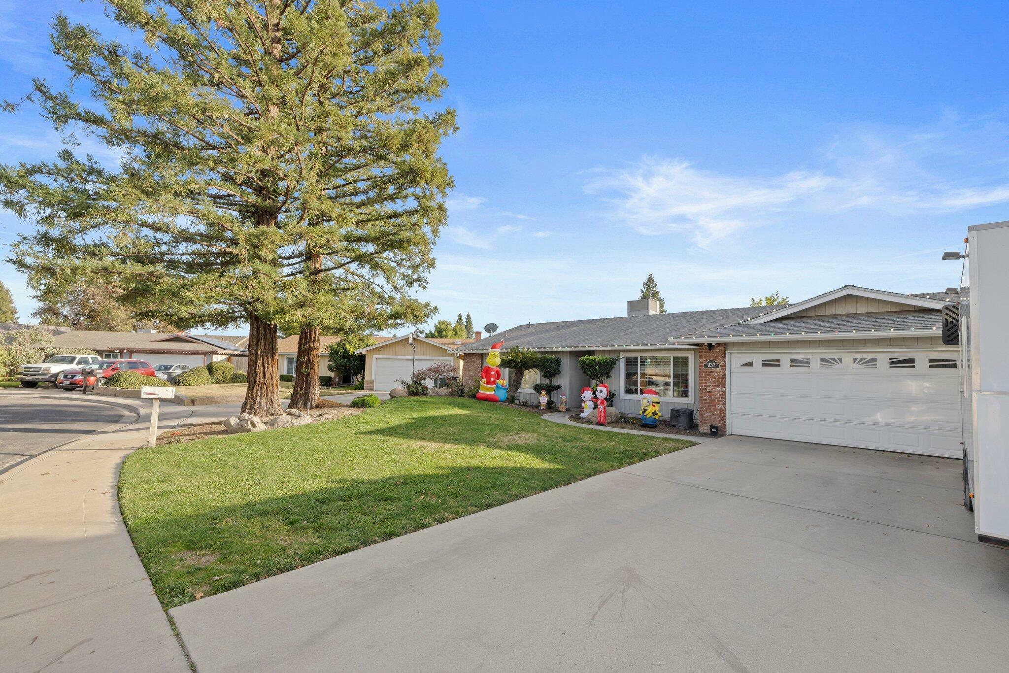 Property Photo:  937 W Mary Avenue  CA 93277 