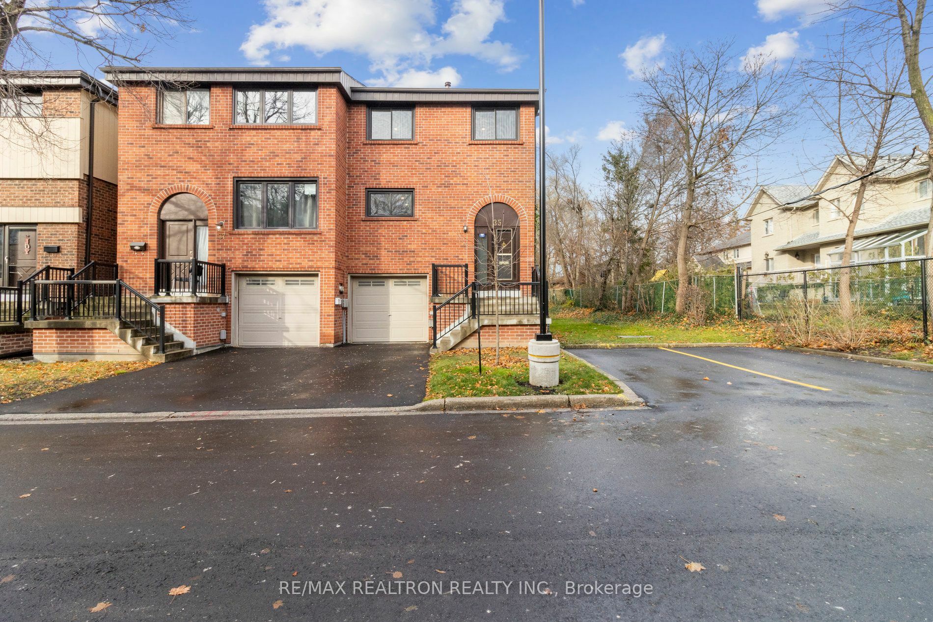 Property Photo:  35 Maple Branch Path  ON M9P 3T4 