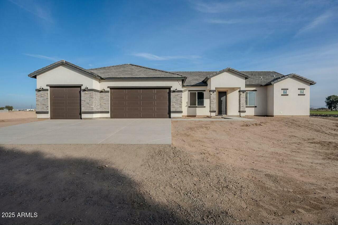 Property Photo:  7927 S 220th Lane  AZ 85326 