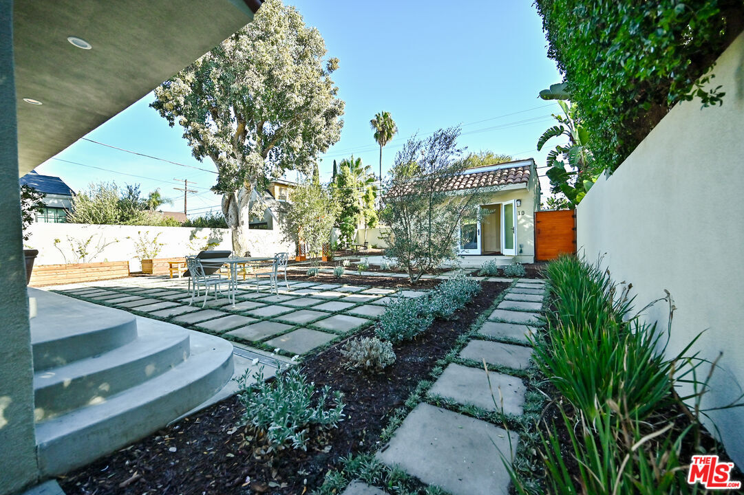 Property Photo:  110 N Martel Ave  CA 90036 