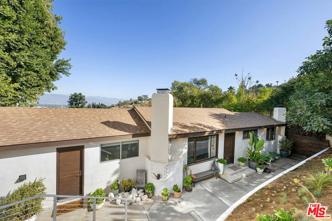 Property Photo:  11503   Laurelcrest Dr  CA 91604 