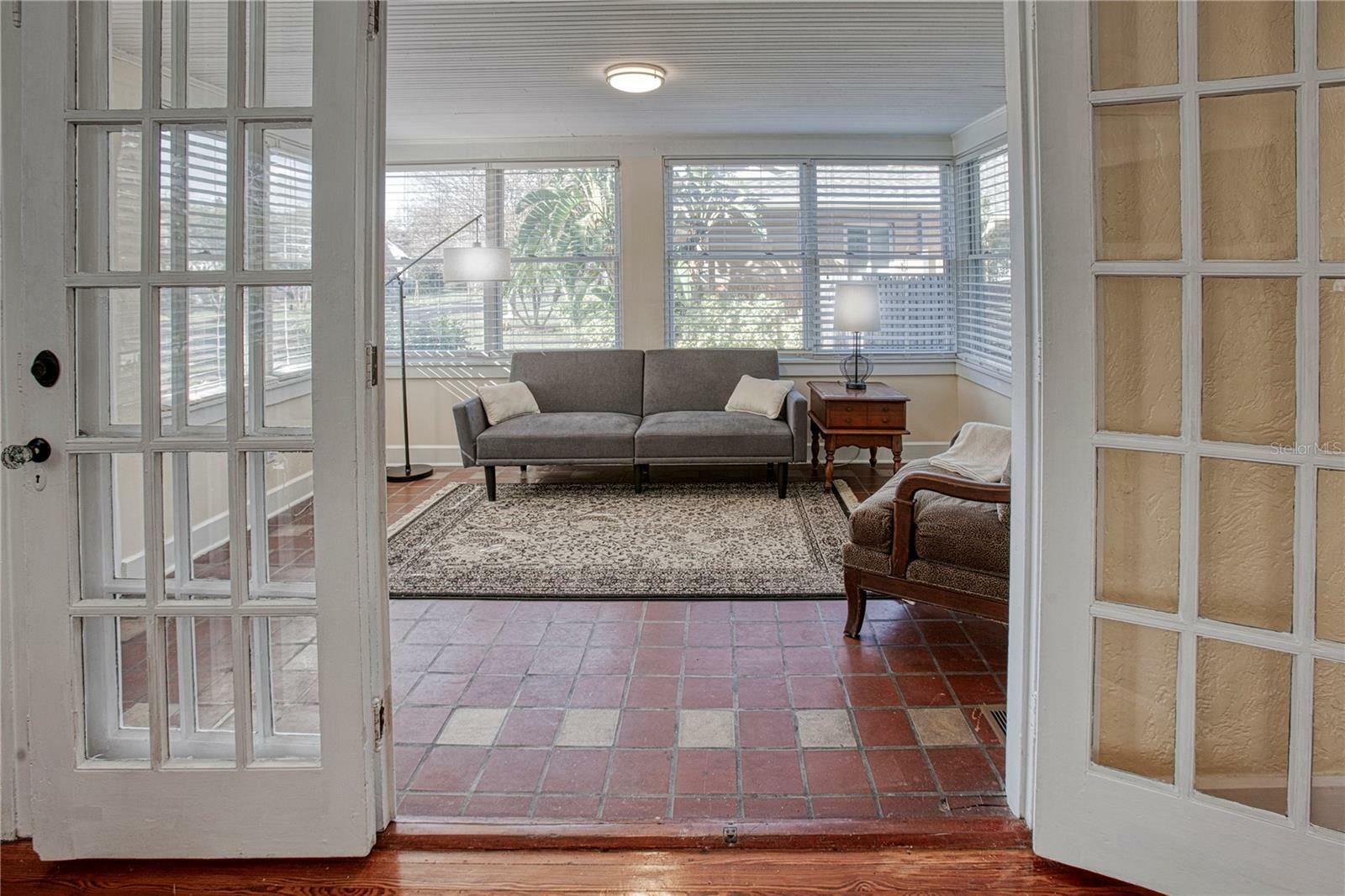 Property Photo: 165 21st Avenue NE FL 33704