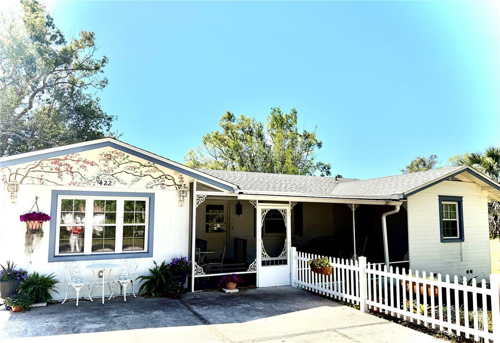 Property Photo: 422 W 11th Avenue FL 32757