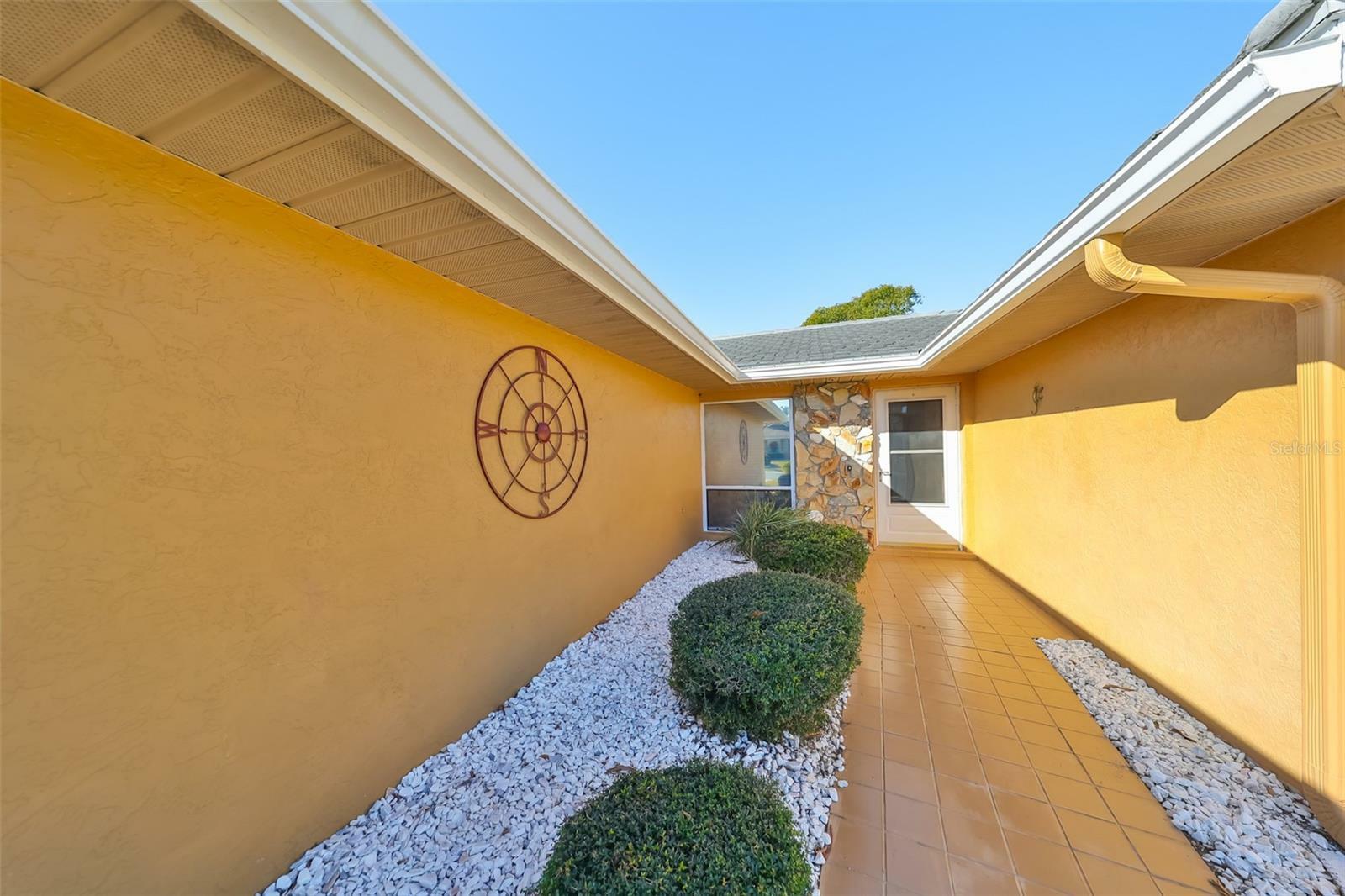 Property Photo:  703 Elkhorn Road  FL 33573 