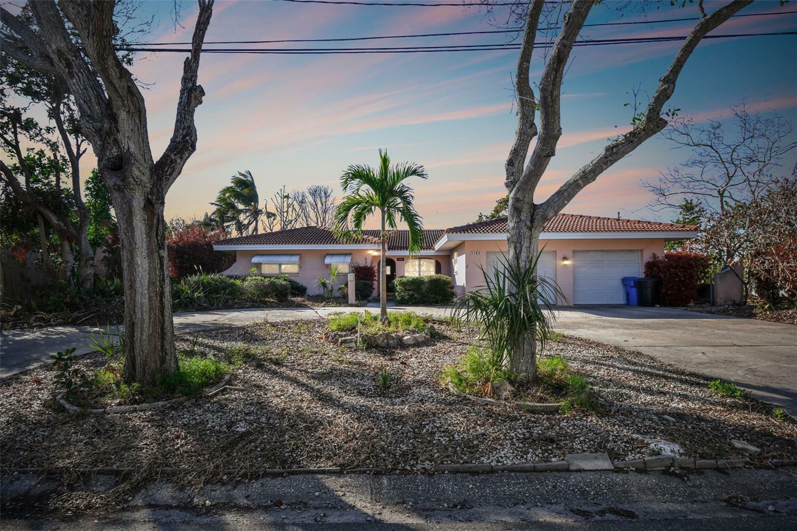 Property Photo: 3180 Sunset Drive N FL 33710