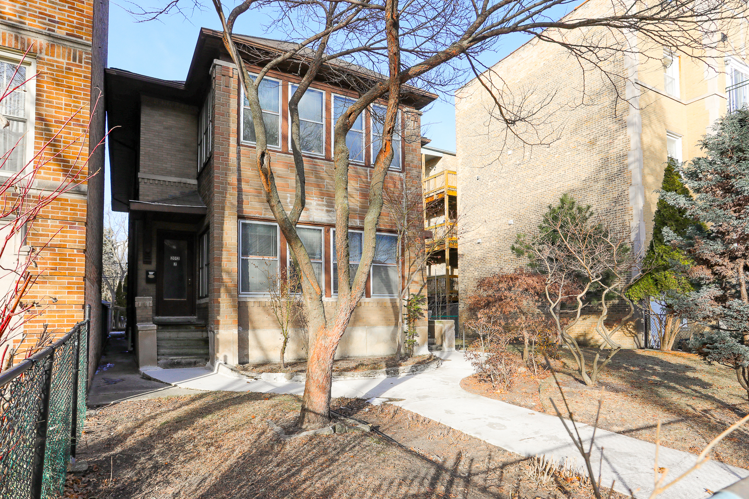 Property Photo: 2012 W Greenleaf Avenue IL 60645