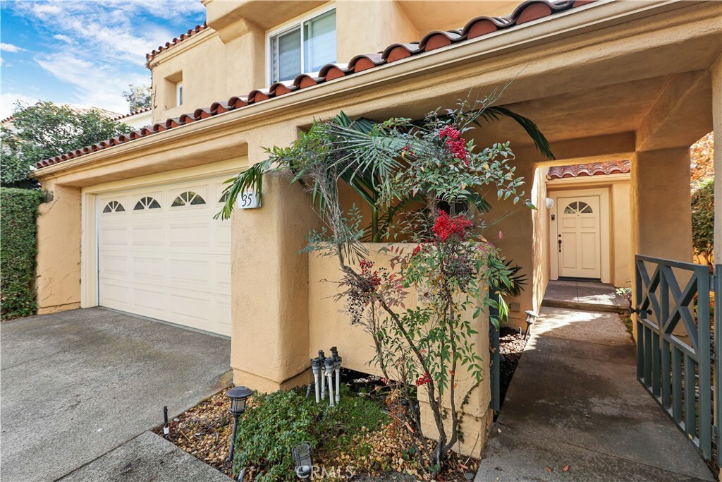 Property Photo:  35 Las Cruces  CA 92614 