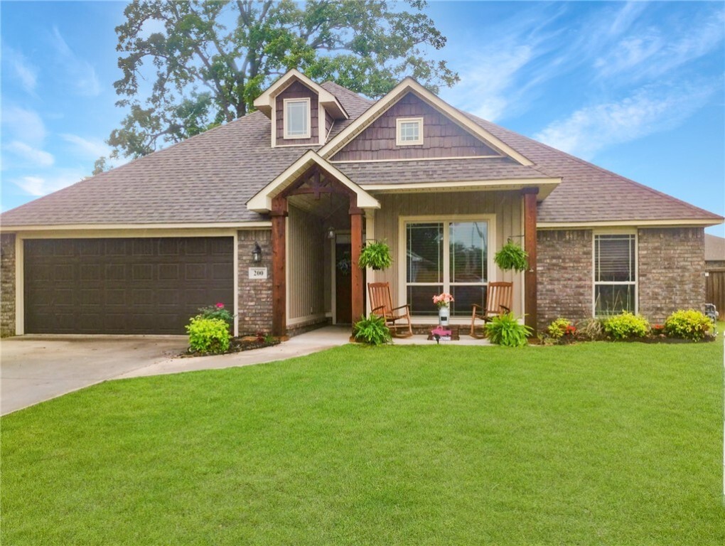 Property Photo: 200 Honeysuckle Street AR 72921