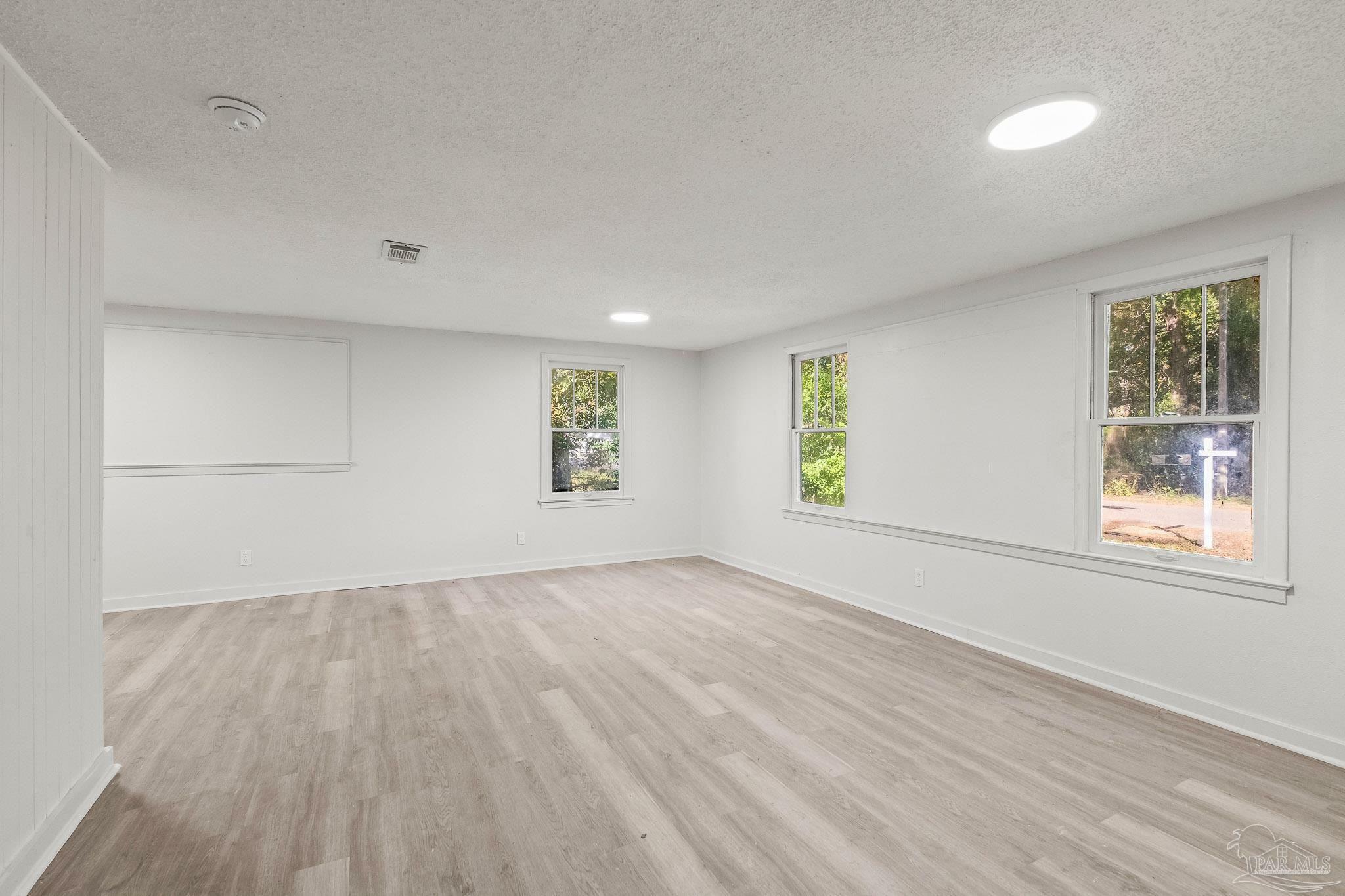 Property Photo:  3907 W Blount St  FL 32505 