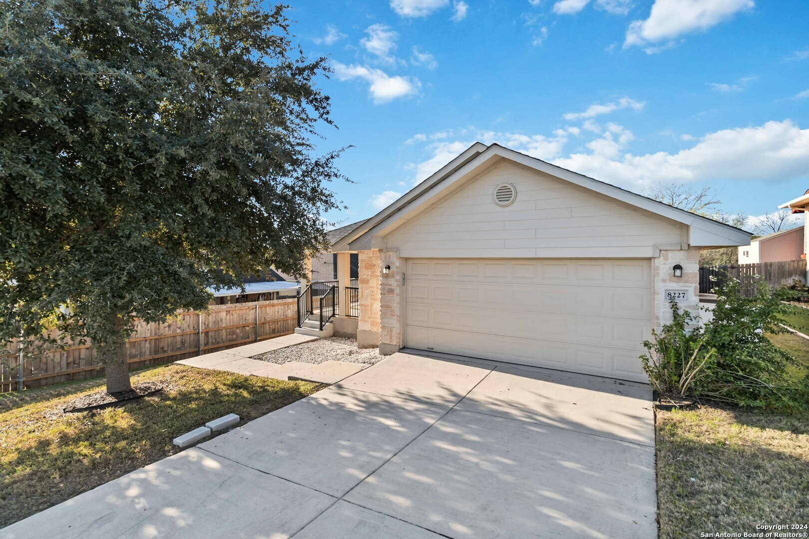 Property Photo:  8227 Pioneer Oak  TX 78109 