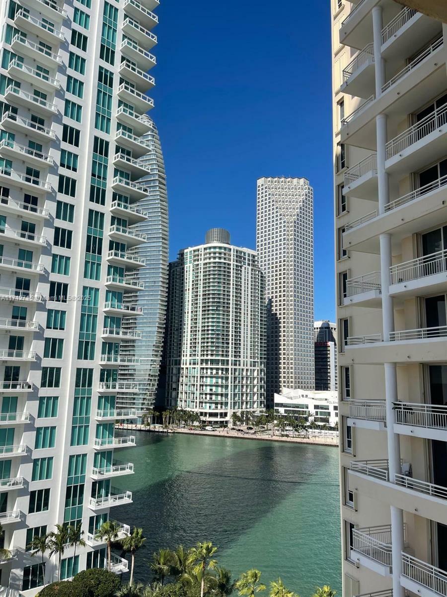 Property Photo:  888 Brickell Key Dr 1101  FL 33131 