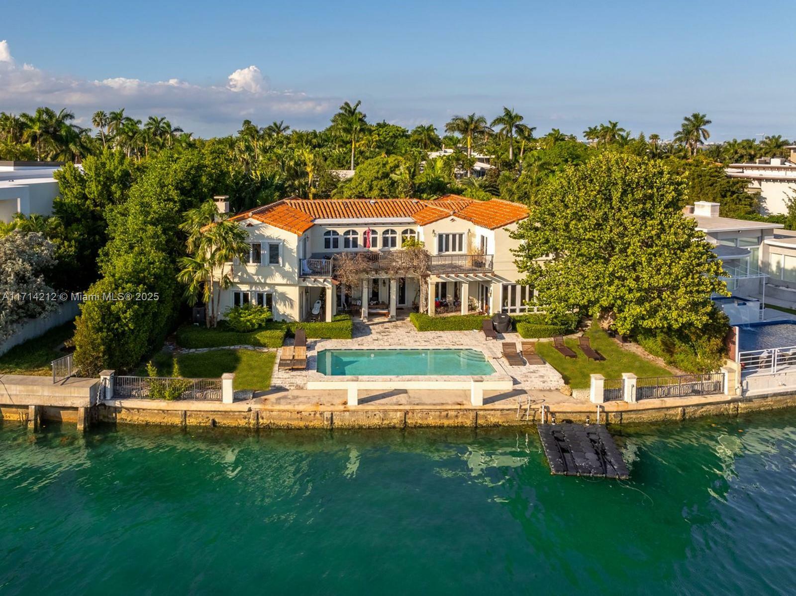 Property Photo: 11 E Rivo Alto Dr FL 33139