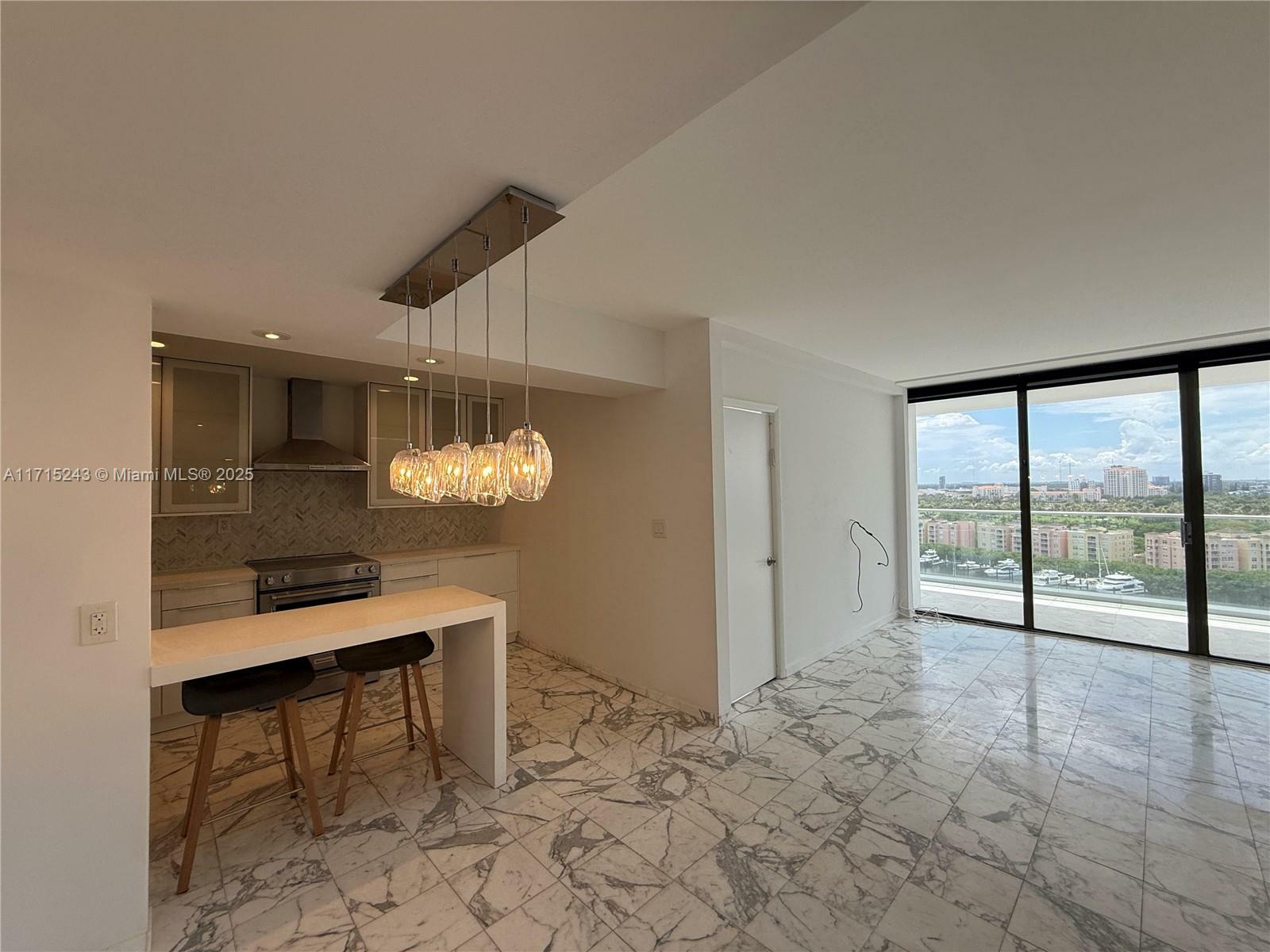 Property Photo: 19707 Turnberry Way 16C FL 33180