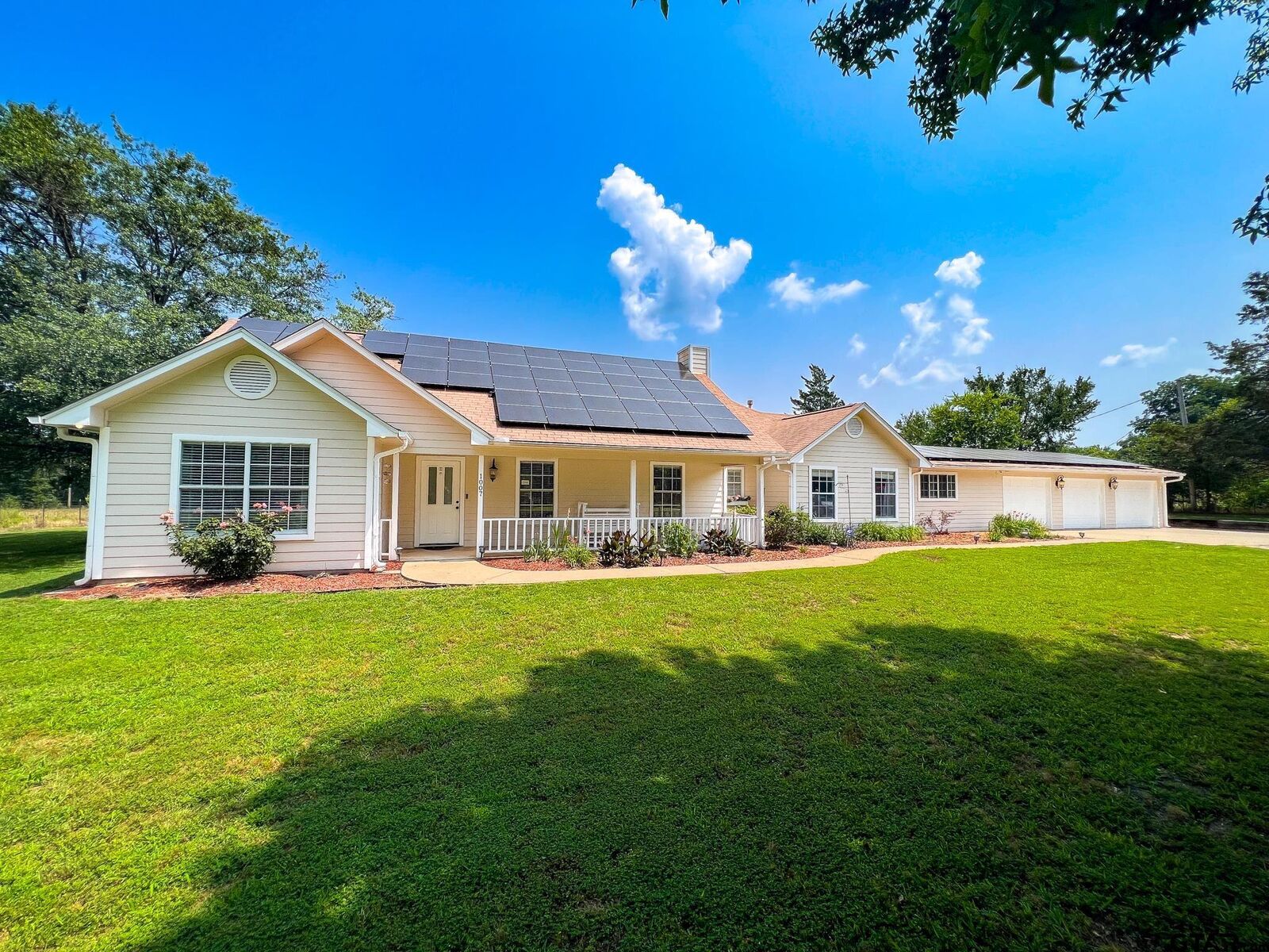 Property Photo:  1007 NE Cr 2010  TX 75457