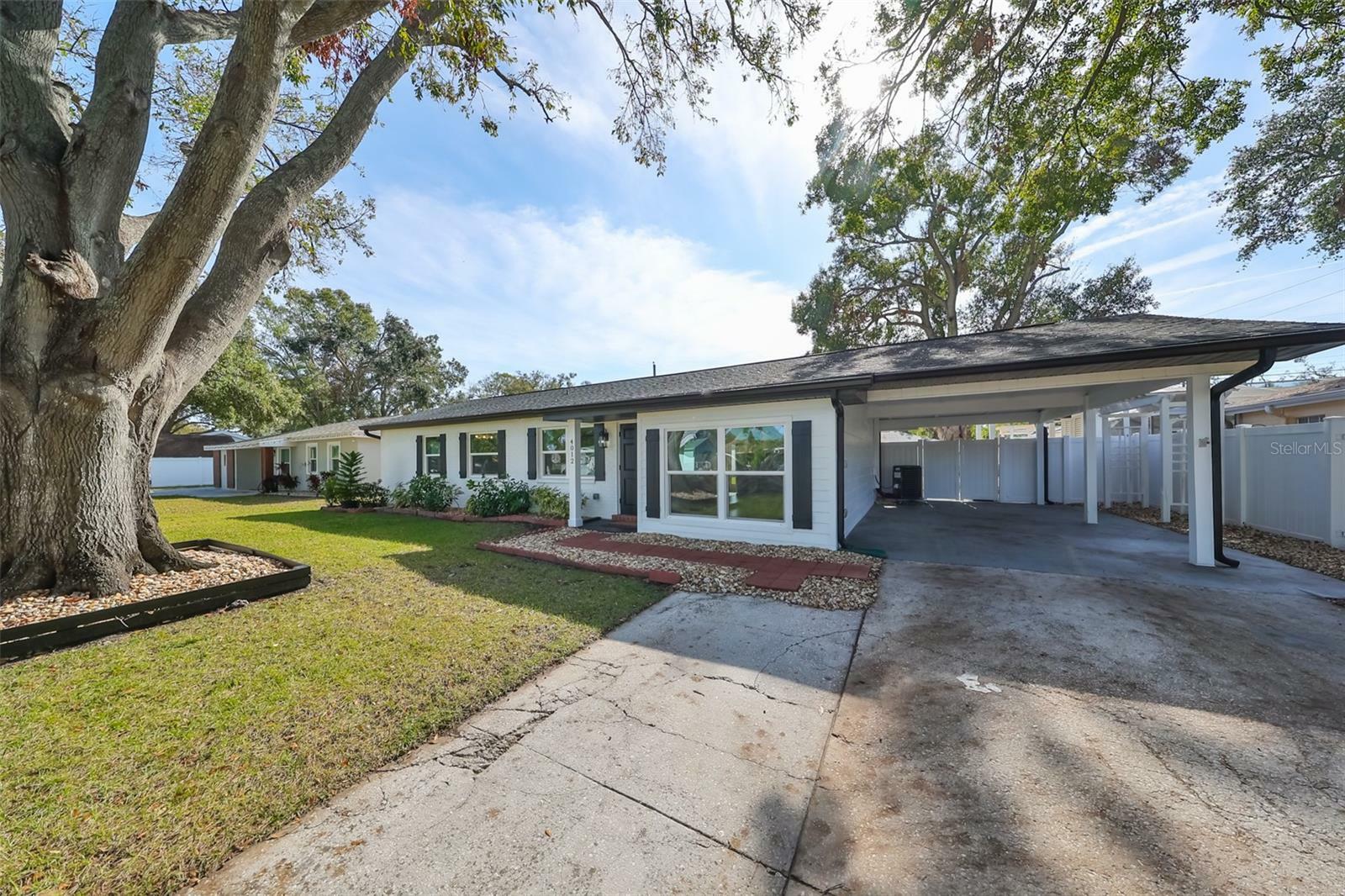 Property Photo:  4012 W Wallace Avenue  FL 33611 