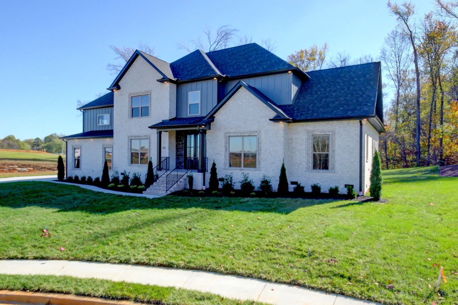 Property Photo: 604 Lyndhurst Ct TN 37043