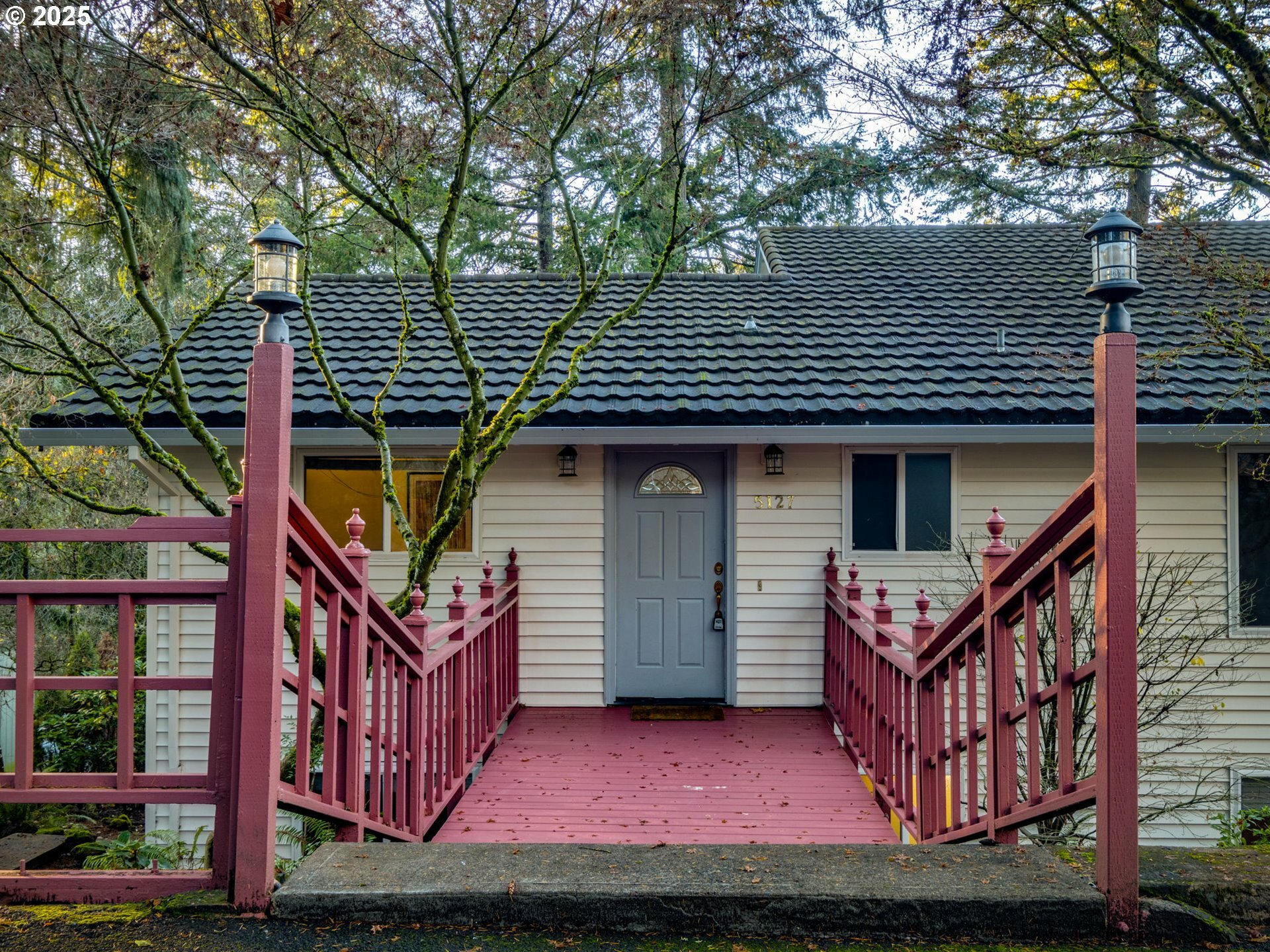 Property Photo:  5127 SW Multnomah Blvd  OR 97219 