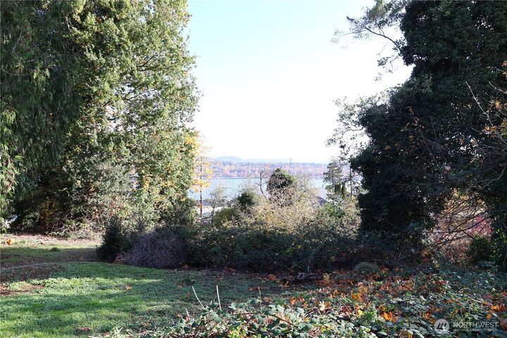 Property Photo:  11000  Lotus Place S  WA 98178 