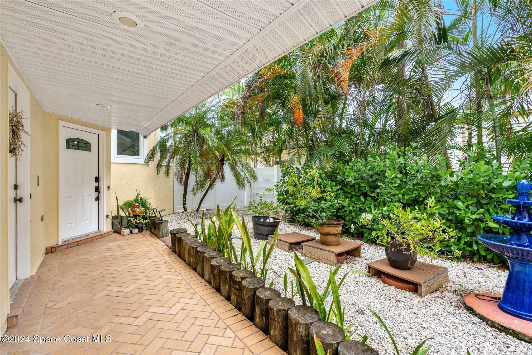 Property Photo:  801 Grandview Drive  FL 32952 