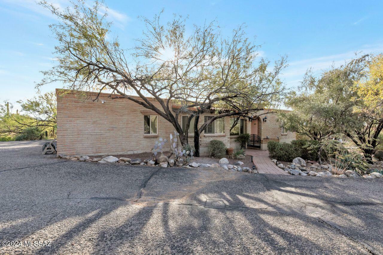 Property Photo:  6750 N Longfellow Drive  AZ 85718 