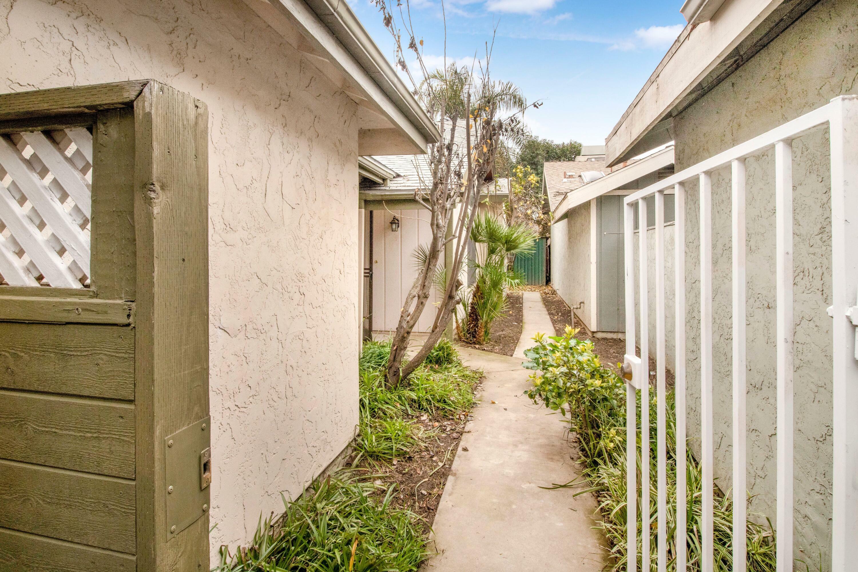 Property Photo:  1925 E Vine Avenue  CA 93292 