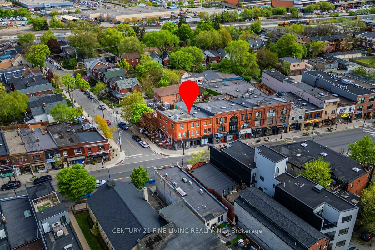 Property Photo:  3048 Dundas St W  ON M6P 1Z3 