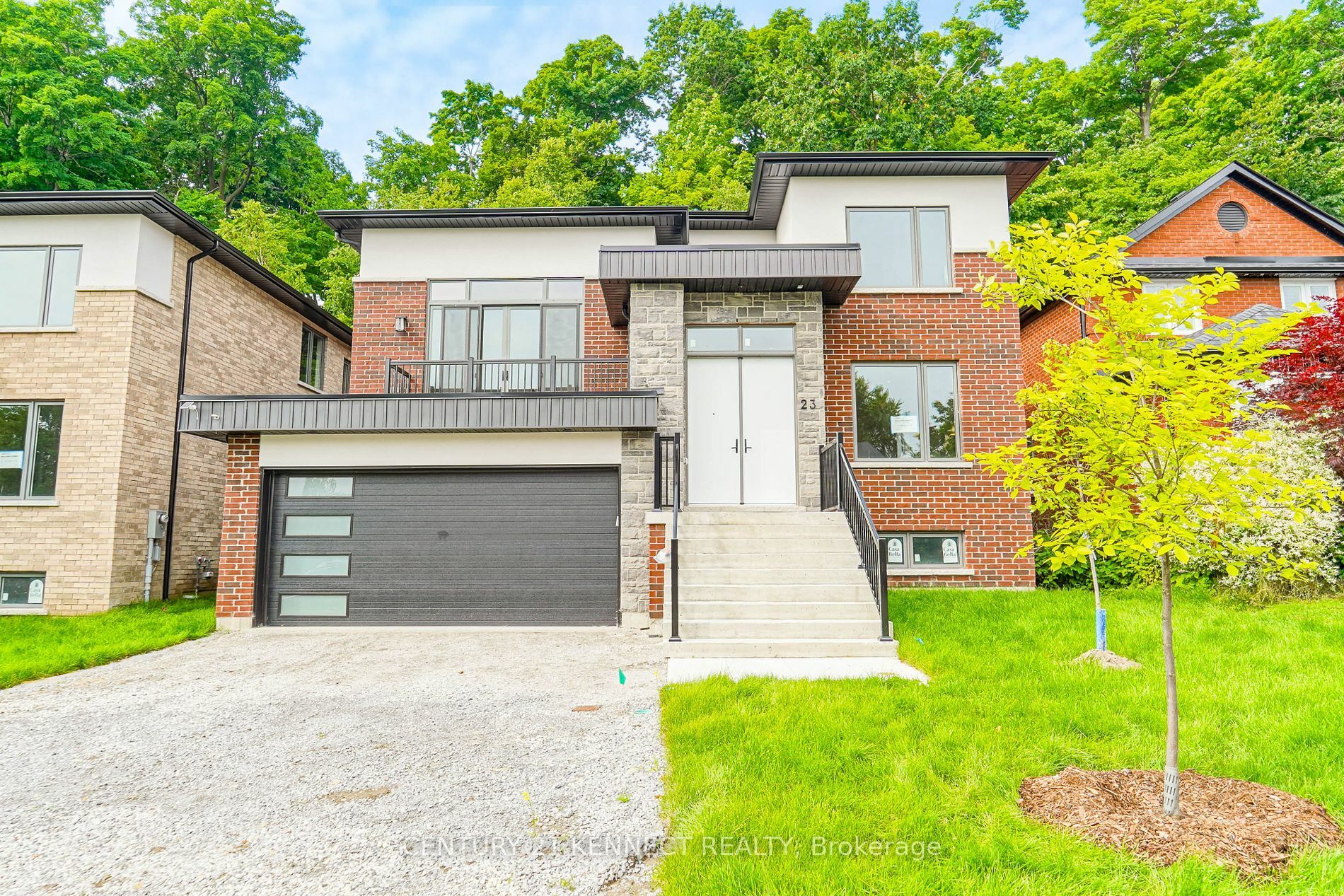 Photo de la propriété:  23 Blueking Cres  ON M1C 4N1 