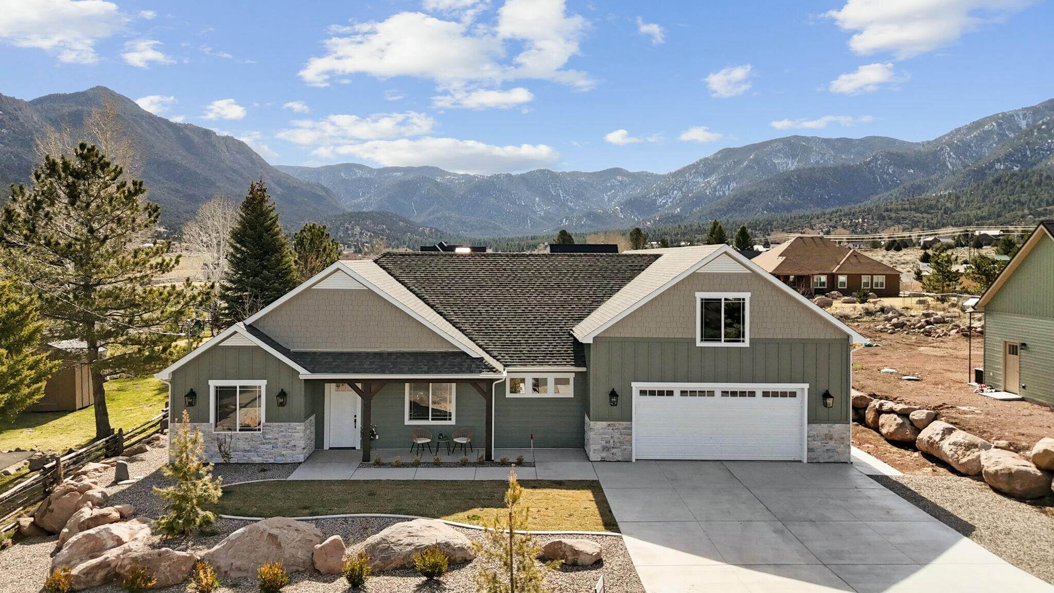 Property Photo: 48 N Meadow UT 84781