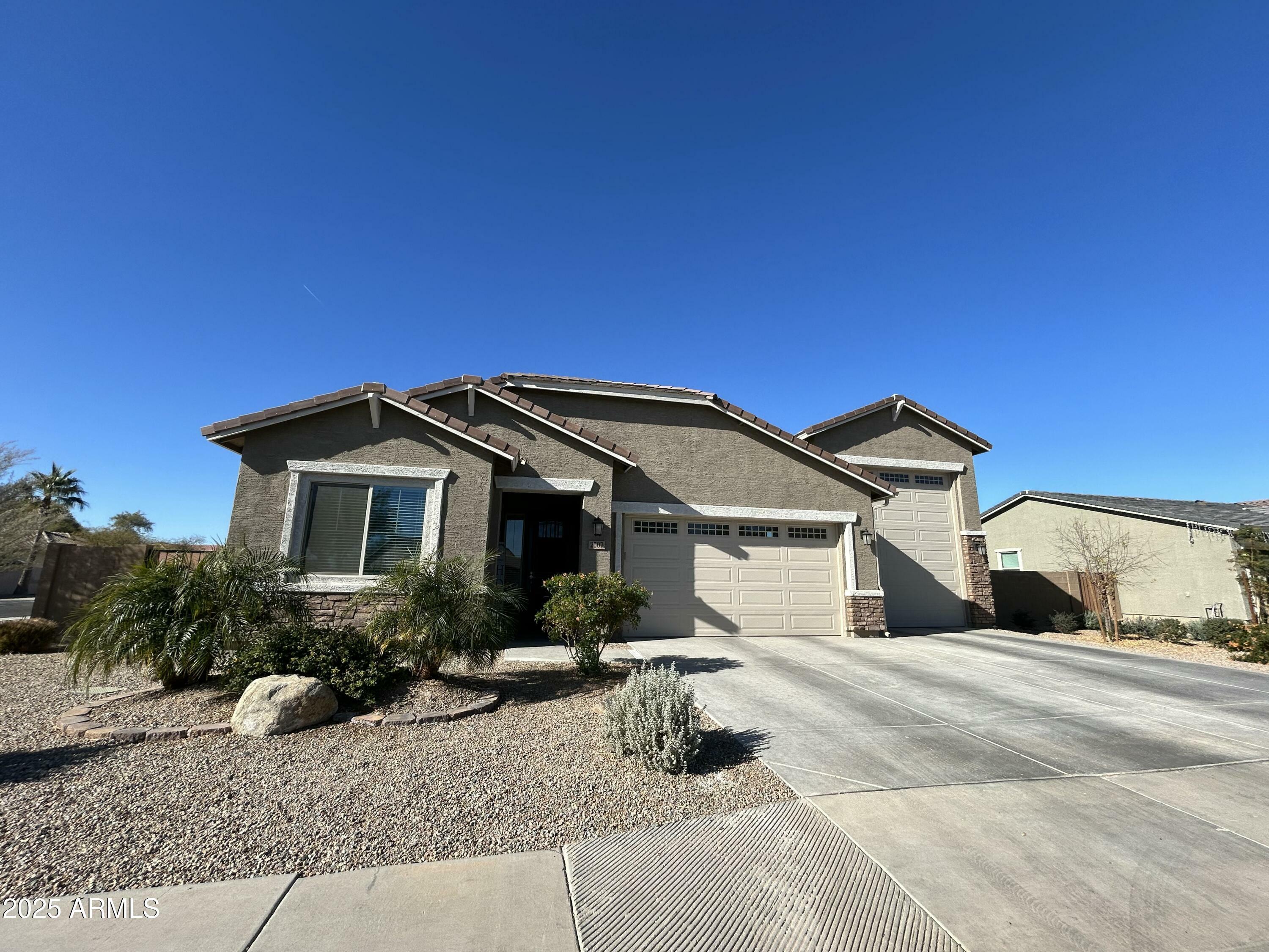 Property Photo: 2507 N Casa Grande Avenue AZ 85122