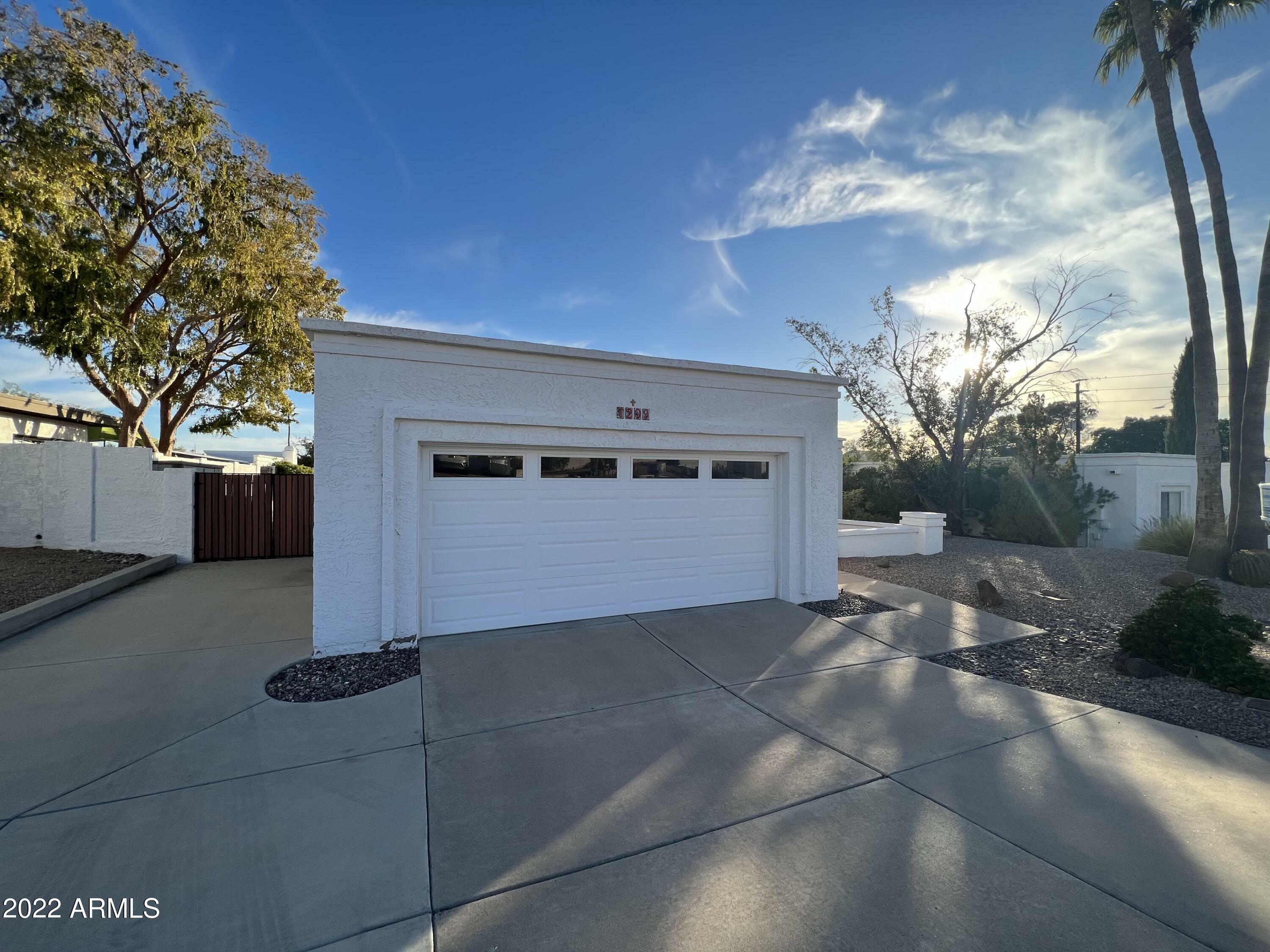 Property Photo:  1209 E Acoma Drive  AZ 85022 