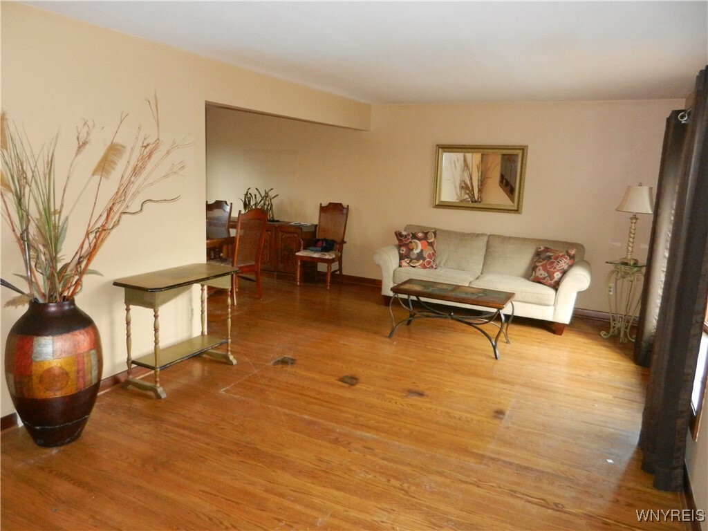 Property Photo:  134 Meadow Run  NY 14075 